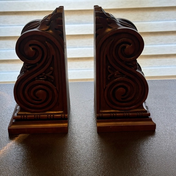 Brown Ornate Wooden Decorative Accents Brand New Kitchen Renovation - Picture 2 of 8